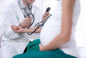 Артериальная гипертензия при беременности: лечение, профилактика, осложнения, симптомы, причины