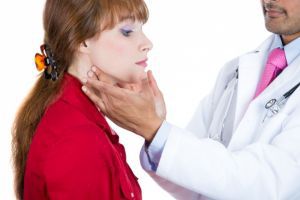 Хронический аутоиммунный тиреоидит щитовидной железы: лечение, последствия, симптомы, признаки
