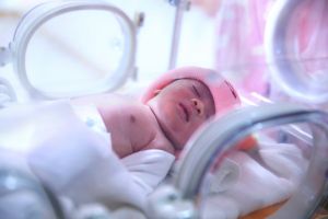 Уход за недоношенным новорожденным в кувезе