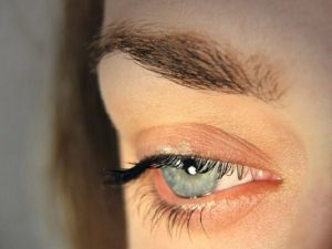 Травмы глаза: лечение, первая помощь, причины, симптомы, признаки