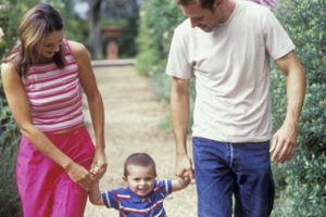 Увеличение небольших семей за счет родственников следующих поколений, семьи с приемными родителями