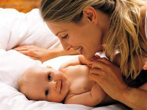 Гигиенические процедуры и пеленание ребенка после родов