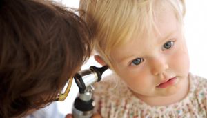 Средний отит у ребенка (отит среднего уха у детей): что это такое, лечение, симптомы, причины, признаки