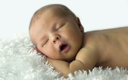 Зрение, слух, обоняние и осязание новорожденного в первый месяц