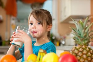 Как ограничить потребление сахара в напитках у детей