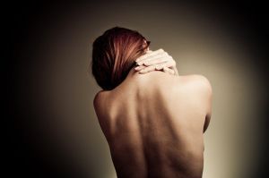Хроническая боль в спине: лечение, причины