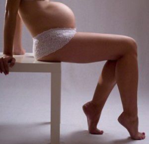 Отеки ног при беременности: причины, лечение