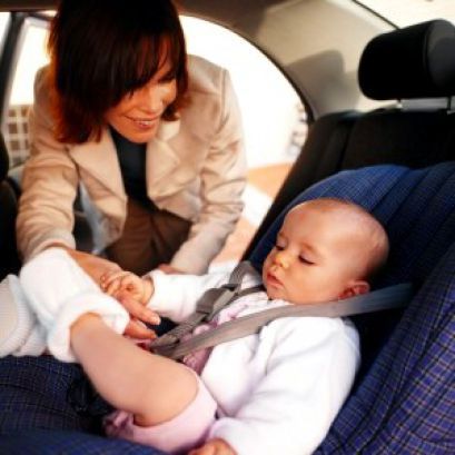 Установка автомобильного сиденья безопасности детского автокресла