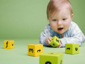 Как растет и развивается ребенок от 7 до 9 месяцев