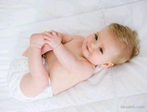 Седьмой месяц жизни новорожденного ребенка: развитие, вес, уход