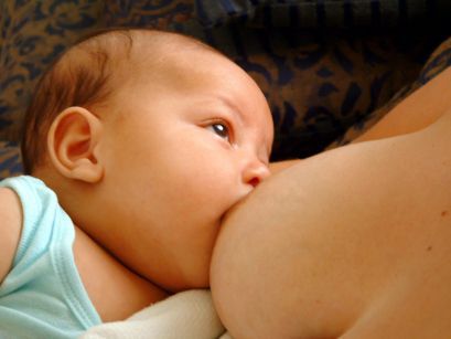 Первый этап отлучения от груди ребенка: 6-7 месяцев