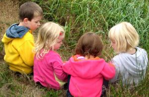 Социальное развитие ребенка в 2 года: навыки общения со сверстниками