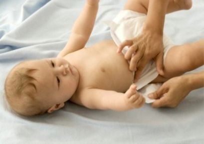 Смена подгузника, как менять подгузник новорожденному ребенку
