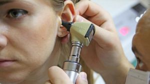 Вибротравма уха: что это такое, лечение, симптомы, последствия, причины, признаки