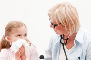 Носовые кровотечения у детей: причины, лечение, первая неотложная помощь