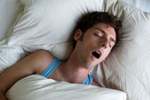 Остановка дыхания во сне вызывает спутанность мыслей