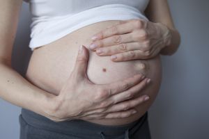 Меланома и беременность: причины, лечение, симптомы, признаки