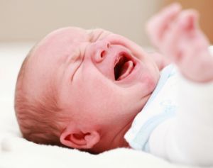 Плач новорожденного ребенка, причины