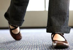 Нарушение походки: симптомы, лечение, причины, признаки Нарушение походки: симптомы, лечение, причины, признаки