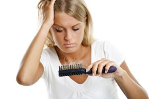 Выпадение волос: причины, лечение