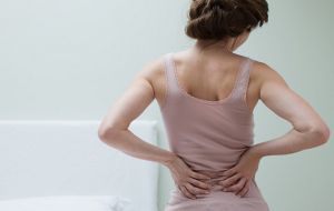 Острая боль в спине: лечение, причины, что делать, как снять