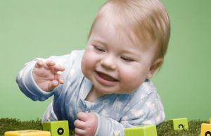 Развитие языковых навыков у ребенка с восьми месяцев до года