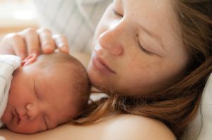 Сенсорная стимуляция мозга новорожденного ребенка